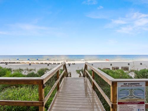 Sunbird 709E 1BR Pool Gym Wifi Sleeps 4 - image 3