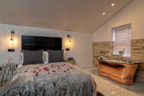 Pamper yourself in our DOUBLE SIZED copper tub -2 bedroom villa, Inverness (Foto 6)