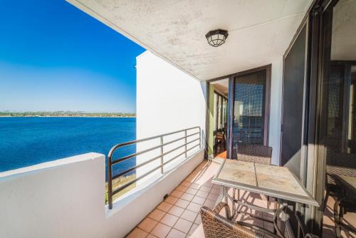 Lagoon Towers 606 2 BR Pool Golf Tennis Bay View Sleeps 6 - main image