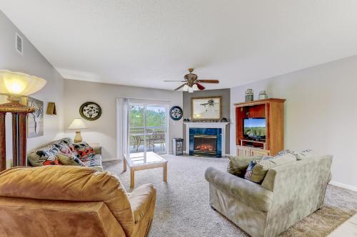 Moose Whispering Pines 634 4BR Wi-Fi Hot Tubs Pools Lazy River Sleeps 10 - image 2