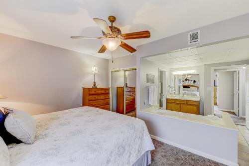 Moose Whispering Pines 634 4BR Wi-Fi Hot Tubs Pools Lazy River Sleeps 10 - image 7