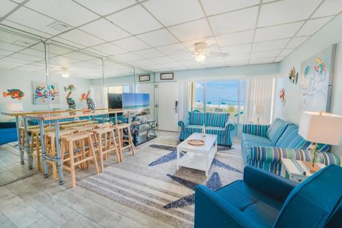 Continental 118 1BR Pool Gulf Front Wi-Fi Sleeps 6 - image 10