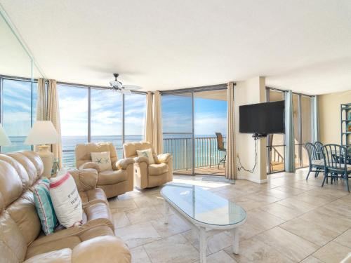 Edgewater Leeward 406 2 Bedroom Beach Front Pool Sleeps 6 - image 3