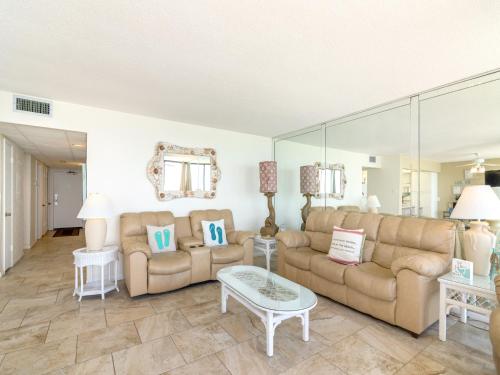 Edgewater Leeward 406 2 Bedroom Beach Front Pool Sleeps 6 - image 10