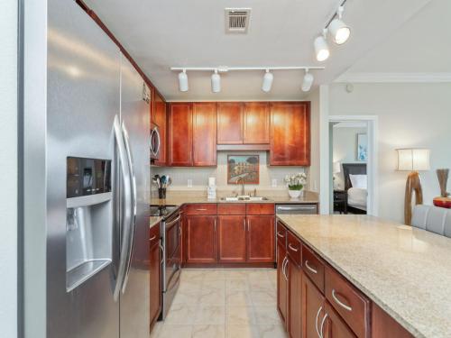 Laketown Wharf 1830 2 Bedroom Lake View Wi-Fi 5 Pools Sleeps 6 - image 12