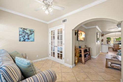 Barefoot Beach E116 1 Bedroom Pool Grill WIFI Sleeps 4 - image 12