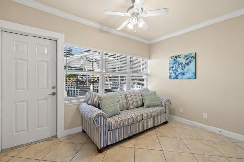 Barefoot Beach E116 1 Bedroom Pool Grill WIFI Sleeps 4 - image 10