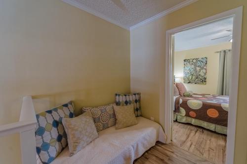 Tarpon 6 3 Bedrooms Ocean View WiFi Sleeps 8 - image 11