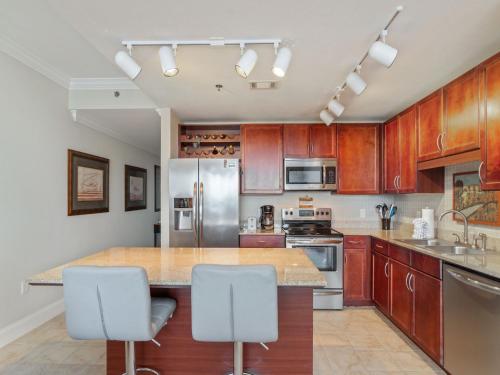 Laketown Wharf 1830 2 Bedroom Lake View Wi-Fi 5 Pools Sleeps 6 - image 11