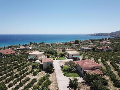 Exterior view, TAKIS BIZOS House 1 in Asini