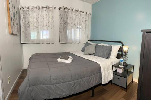 *King bed/3bds house Near Naval Base & 6Flags* in Waukegan, USA