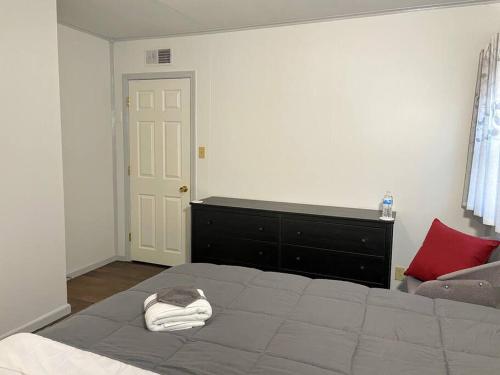 *King bed/3bds house Near Naval Base & 6Flags*