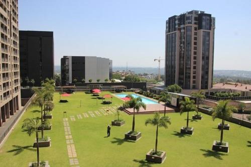 2 Bedroom 2 Bath Luxury - Sandton CBD