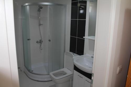 Karaagac Green Hotel Apart Ideally located in the prime touristic area of Edirne, Karaagac Green Apart promises a relaxing and wonderful visit. Offering a variety of facilities and services, the hotel provides all you need for