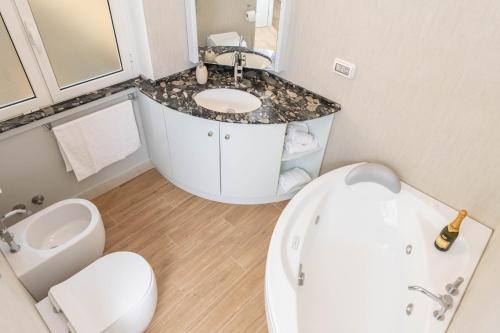 Colosseo brightful Apartment with rooftop, Rom (Foto 6)