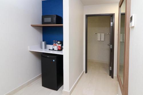 Standard Double Room with Two Double Beds image 5