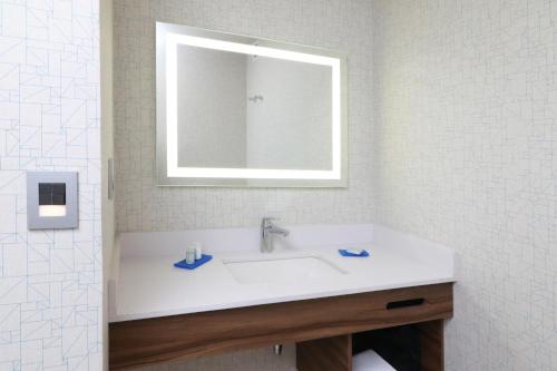 Standard Double Room with Two Double Beds image 4