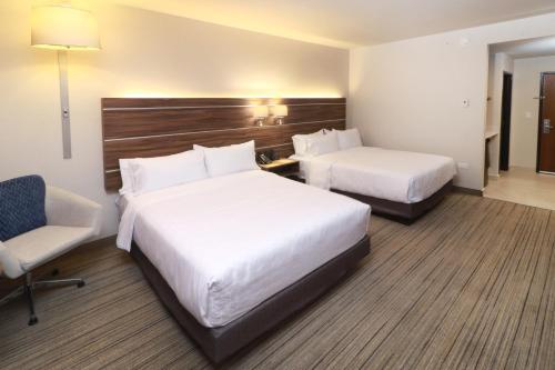 Standard Double Room with Two Double Beds image 3
