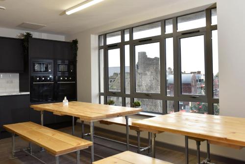 ห้องส่วนกลางสำหรับนั่งเล่น/ดูทีวี, Cwtsh Hostel in สวอนซี