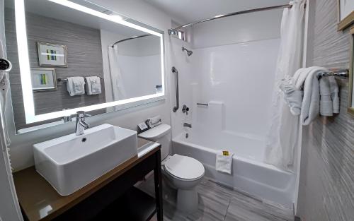 Quality Inn Burbank Airport - image 10