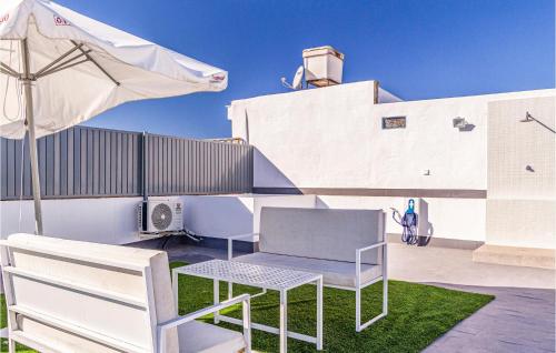  Beautiful apartment in La Algaba with WiFi and 3 Bedrooms in La Algaba