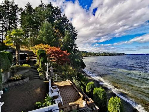 Walkon Waterfront Castle Cove Inn