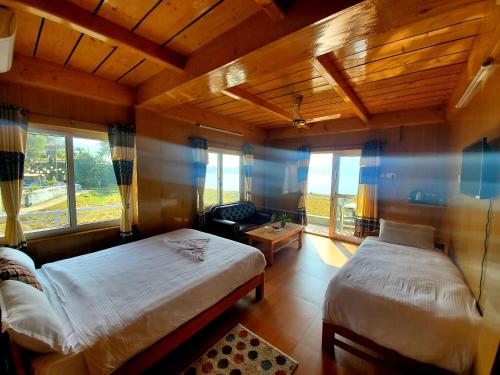 Hotel waterside – Pokhara, FL