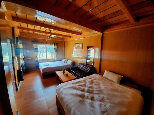 Hotel waterside – Pokhara, FL