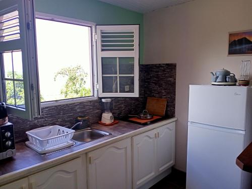 Cocina, T2 Échappée belle Sainte-Marie Kybo Karaib Location pkg Mtgne Cosy (T2 Echappee belle Sainte-Marie Kybo Karaib Location pkg Mtgne Cosy) in Sainte-Marie