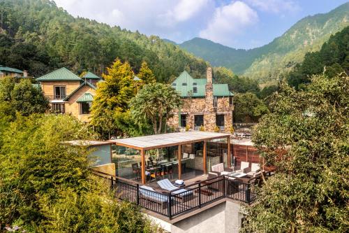 5 bedrooms, 11 beds