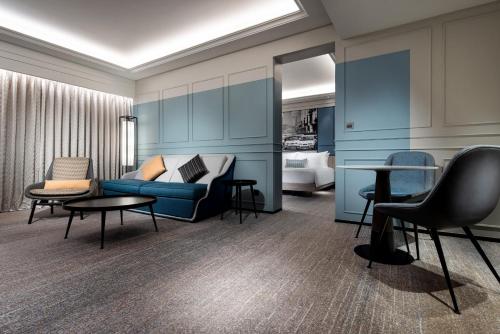 room detail thumbnail 1