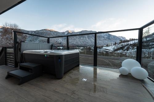 Suite with Hot Tub