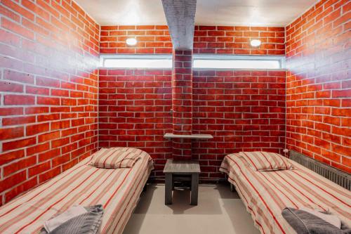 2 twin beds