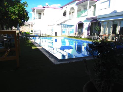 Neptune Hotel Apartments Paphos in 페이아
