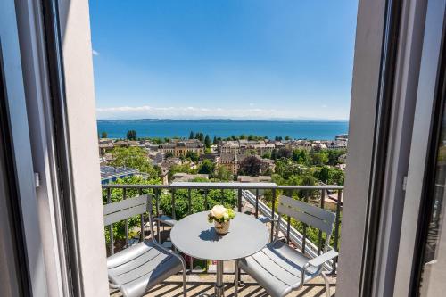 Double Room with Balcony and Lake View