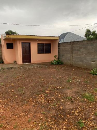 Buitenkant, Brand New 3-Bed House in Oyibi Accra Ghana in Aburi