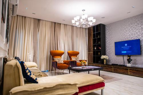 MayFair; 3 Bedroom Luxury Short-let