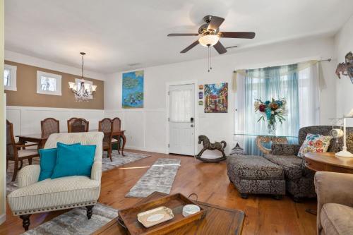 Virginia St. Dollhouse - image 11