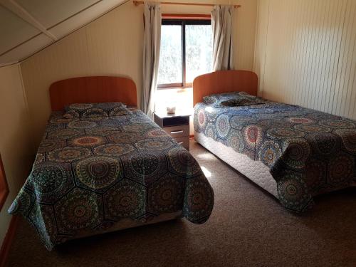 3 twin beds