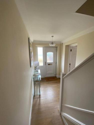 Charming 6-Bed House in Reading with parking