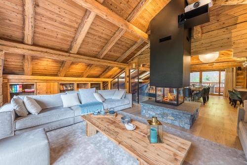 Le Lodge Rodzina, Luxueux chalet familial entièrement rénové avec Jacuzzi et Vue par LLA Selections La Clusaz