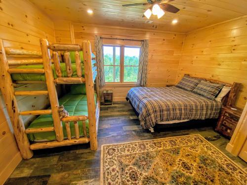 UV Log home with direct Cannon Mountain views Minutes to attractions Fireplace Pool Table AC