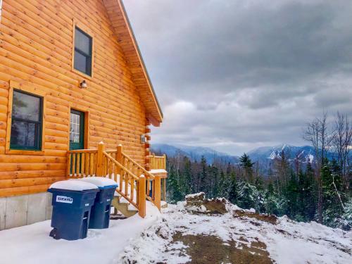 UV Log home with direct Cannon Mountain views Minutes to attractions Fireplace Pool Table AC