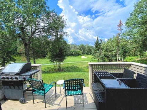 F7 Comfortable golf course townhouse within walking distance of Mount Washington Hotel! - image 3