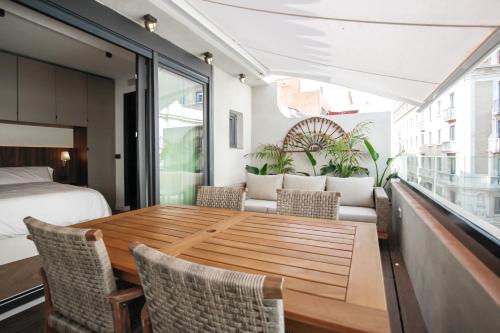  ELEVEN Duplex-Penthouse Cabo Noval, by Homing U, Pension in Sevilla