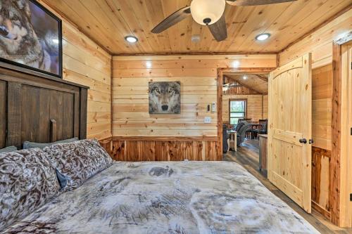 Cozy Broken Bow Cabin, Walk to the Lukfata Creek!