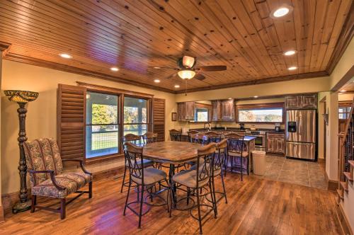 Clarkesville Ranch Cabin w/ Screened-In Porch! in Hollywood
