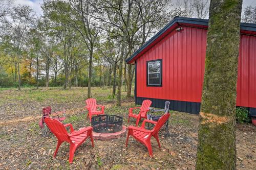 Cozy Broken Bow Cabin, Walk to the Lukfata Creek!