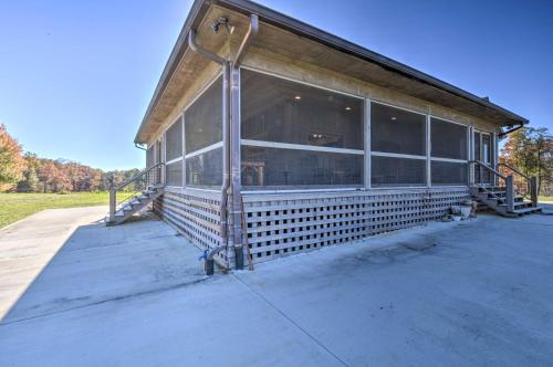 Clarkesville Ranch Cabin with Screened-In Porch!