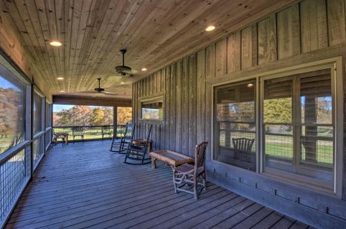 Clarkesville Ranch Cabin with Screened-In Porch!